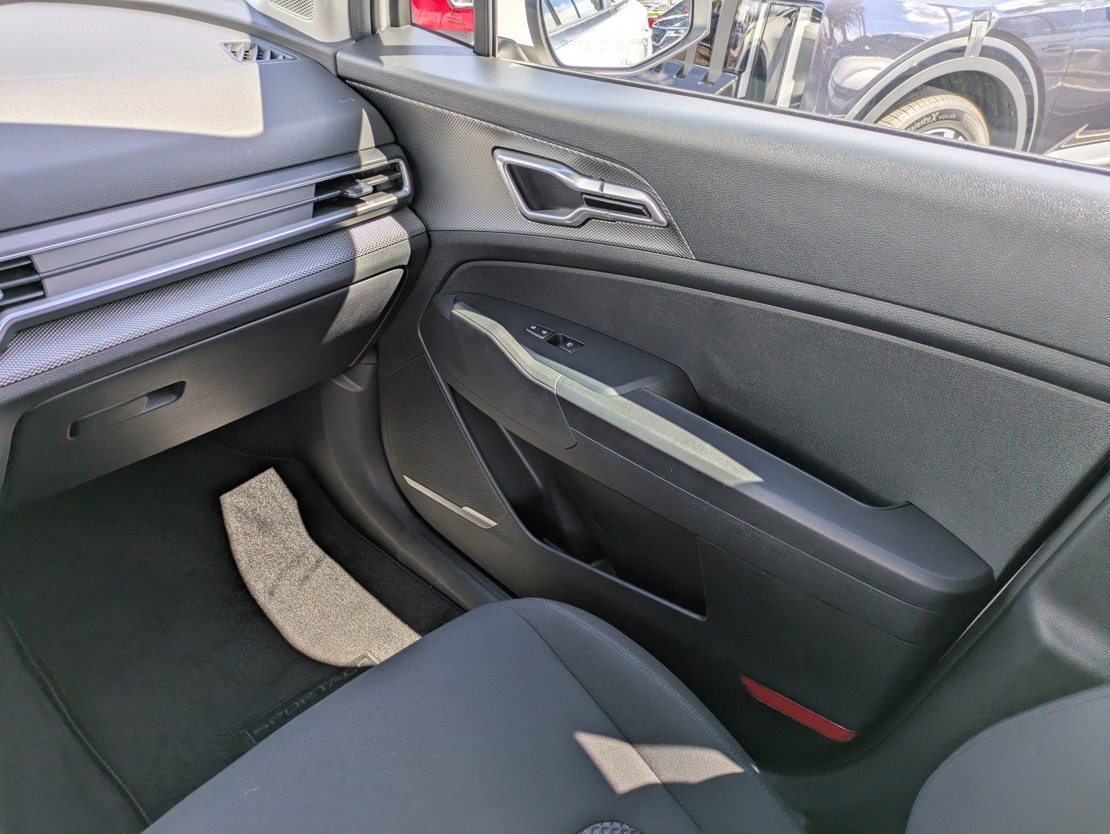 Certified 2024 Kia Sportage LX FWD image 14