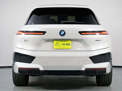 Used 2024 BMW iX xDrive50 w/ Premium Package image 10