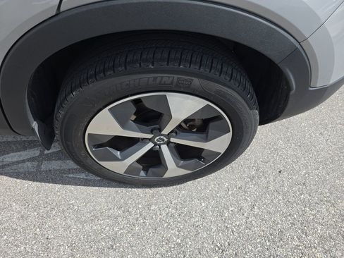 Certified 2023 Volvo XC40 B5 Plus w/ Protection Package Premier image 9