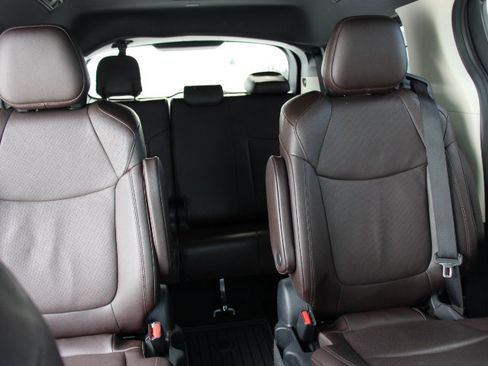 Certified 2023 Toyota Sienna Platinum image 23