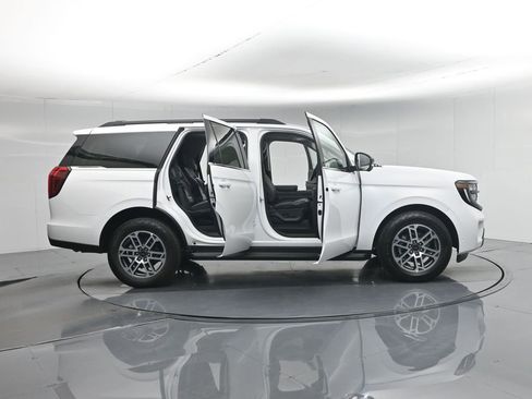 Used 2025 Ford Expedition Active AWD/4WD image 5