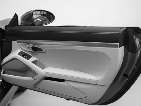 Certified 2025 Porsche 718 Cayman RWD image 29