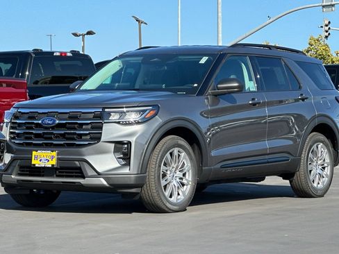 New 2026 Ford Explorer Active w/ Active Comfort Package AWD/4WD image 8