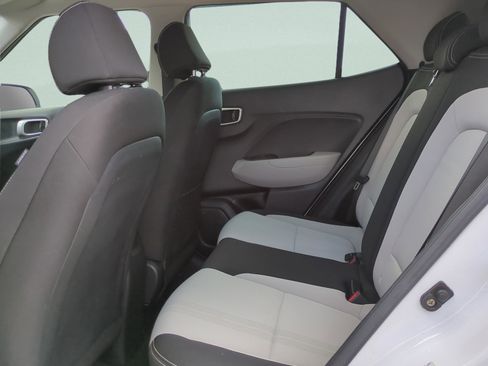 Certified 2021 Hyundai Venue SEL FWD image 11