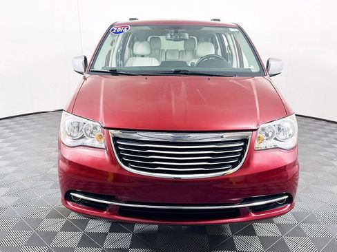Used 2016 Chrysler Town & Country Touring-L w/ Driver Convenience Group image 2