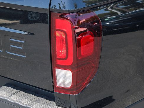 Used 2025 Honda Ridgeline Black Edition image 10