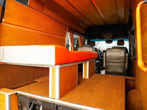 Used 2024 Mercedes-Benz Sprinter 2500 image 38