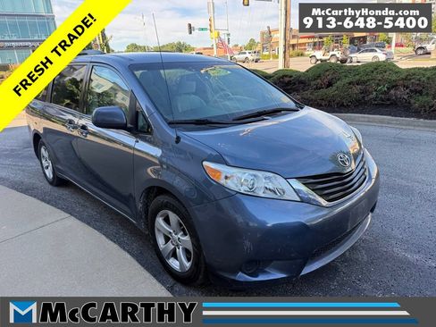 Used 2013 Toyota Sienna LE FWD image 4