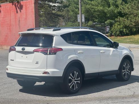 Used 2017 Toyota RAV4 LE AWD/4WD image 6