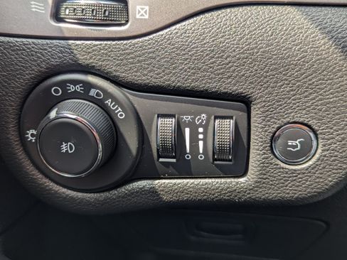 Used 2021 Jeep Cherokee Limited AWD/4WD image 21
