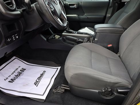 Used 2017 Toyota Tacoma TRD Off-Road image 11