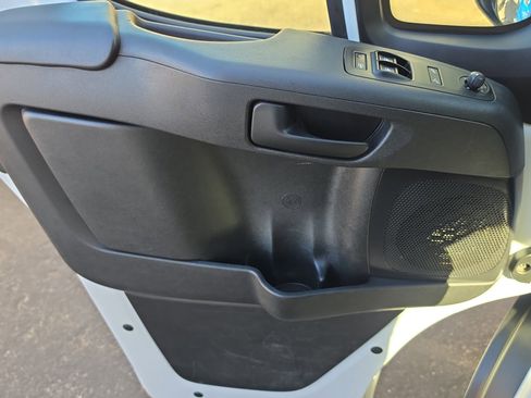 Used 2025 RAM ProMaster 2500 w/ Convenience Group FWD image 14