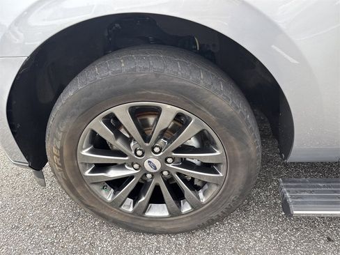 Used 2021 Ford Expedition Max Limited image 11