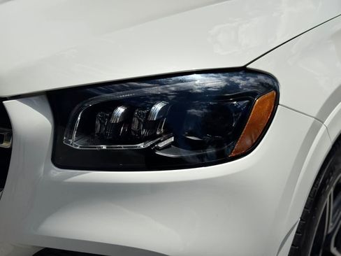 Used 2021 Mercedes-Benz GLS 580 4MATIC image 21