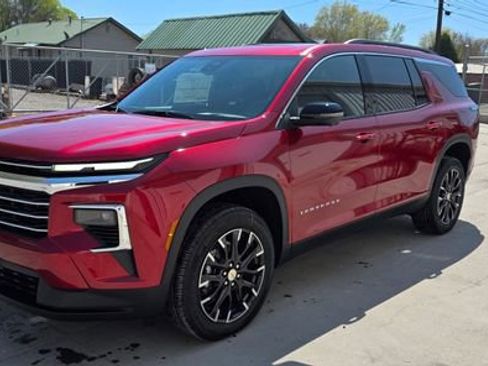 New 2026 Chevrolet Traverse LT w/ Sun and Wheel Package AWD/4WD image 3