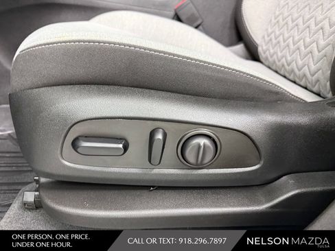 Used 2023 Chevrolet Equinox LS w/ LS Convenience Package FWD image 17