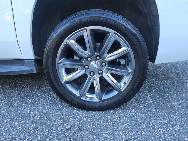 Used 2017 Chevrolet Suburban LT w/ Luxury Package RWD image 43