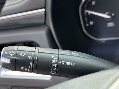 Used 2021 GMC Yukon XL SLT w/ SLT Premium Package image 21