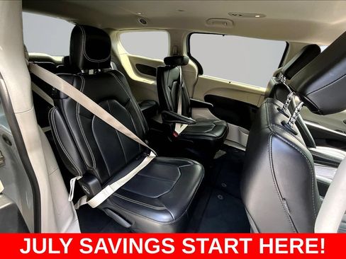 Used 2024 Chrysler Pacifica Touring-L FWD image 26
