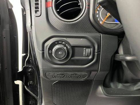 Used 2026 Jeep Wrangler Unlimited Rubicon AWD/4WD image 19