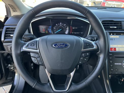 Used 2018 Ford Fusion Titanium image 18