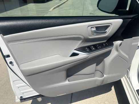 Used 2016 Toyota Camry XLE FWD image 11