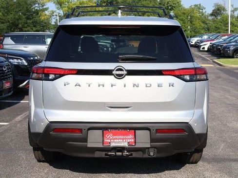 Used 2025 Nissan Pathfinder SV w/ SV Premium Package FWD image 6