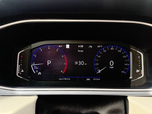 Used 2025 Volkswagen Taos SEL AWD/4WD image 25