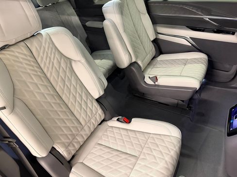 Used 2025 Cadillac Escalade IQ Luxury 1 AWD/4WD image 40