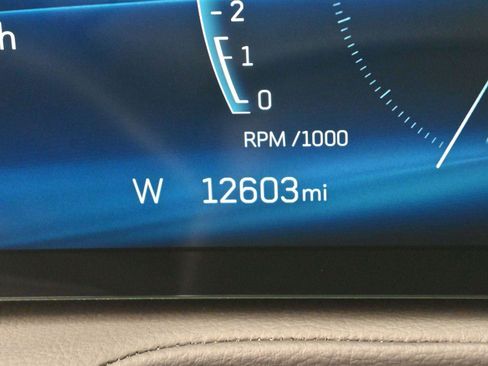 Used 2025 Cadillac XT4 Premium Luxury image 20