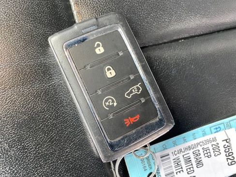Used 2023 Jeep Grand Cherokee Limited image 25