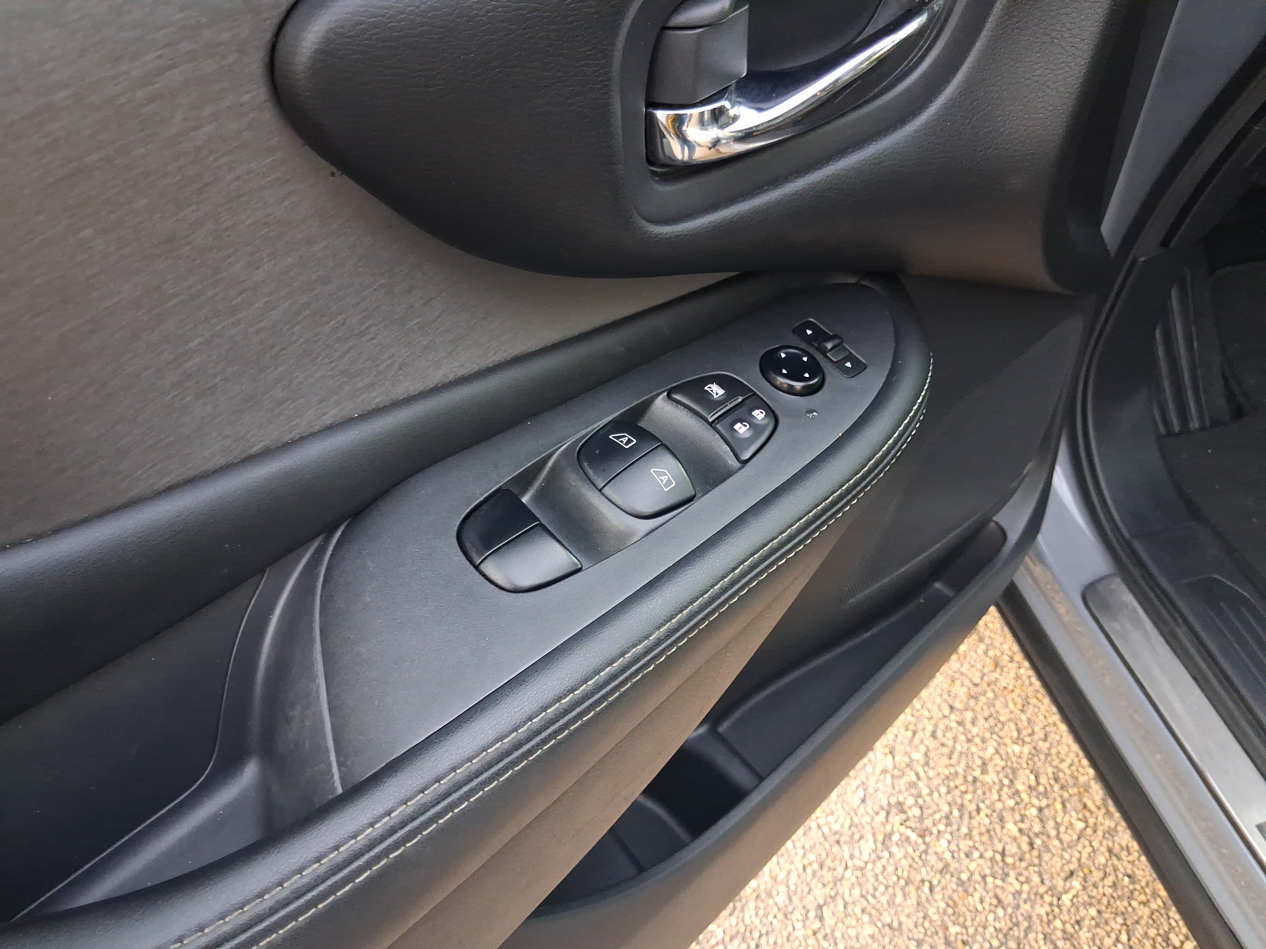 Used 2023 Nissan Murano SV w/ SV Midnight Edition Package FWD image 13