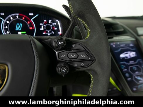 Used 2025 Lamborghini Revuelto Base image 19