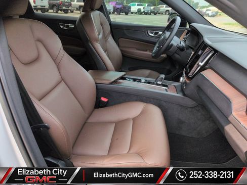 Used 2023 Volvo XC60 B5 Plus AWD/4WD image 21