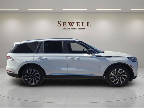 New 2026 Lincoln Aviator 2WD image 5