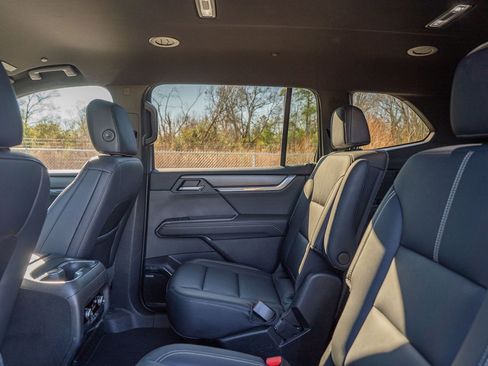 Used 2024 GMC Acadia Elevation image 20