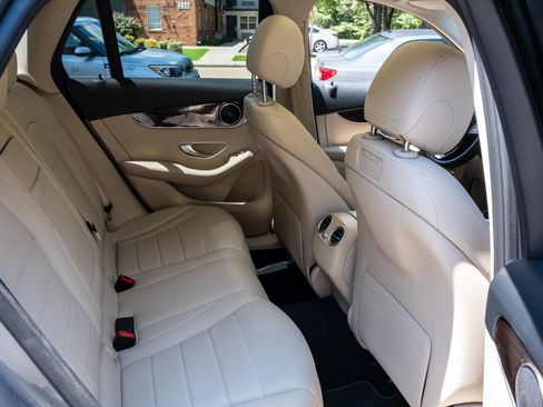 Used 2019 Mercedes-Benz GLC 300 image 34