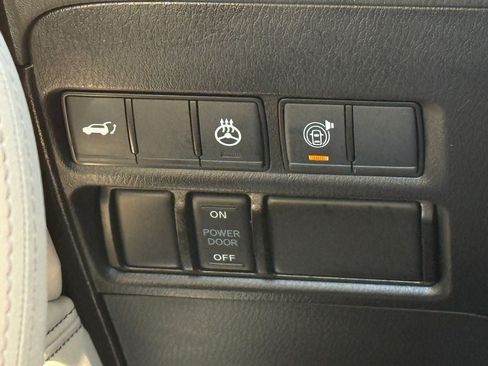 Used 2023 Nissan Armada SL w/ Captain's Chairs Package AWD/4WD image 18