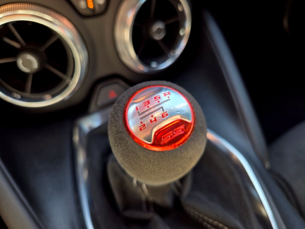 Used 2020 Chevrolet Camaro SS RWD image 27