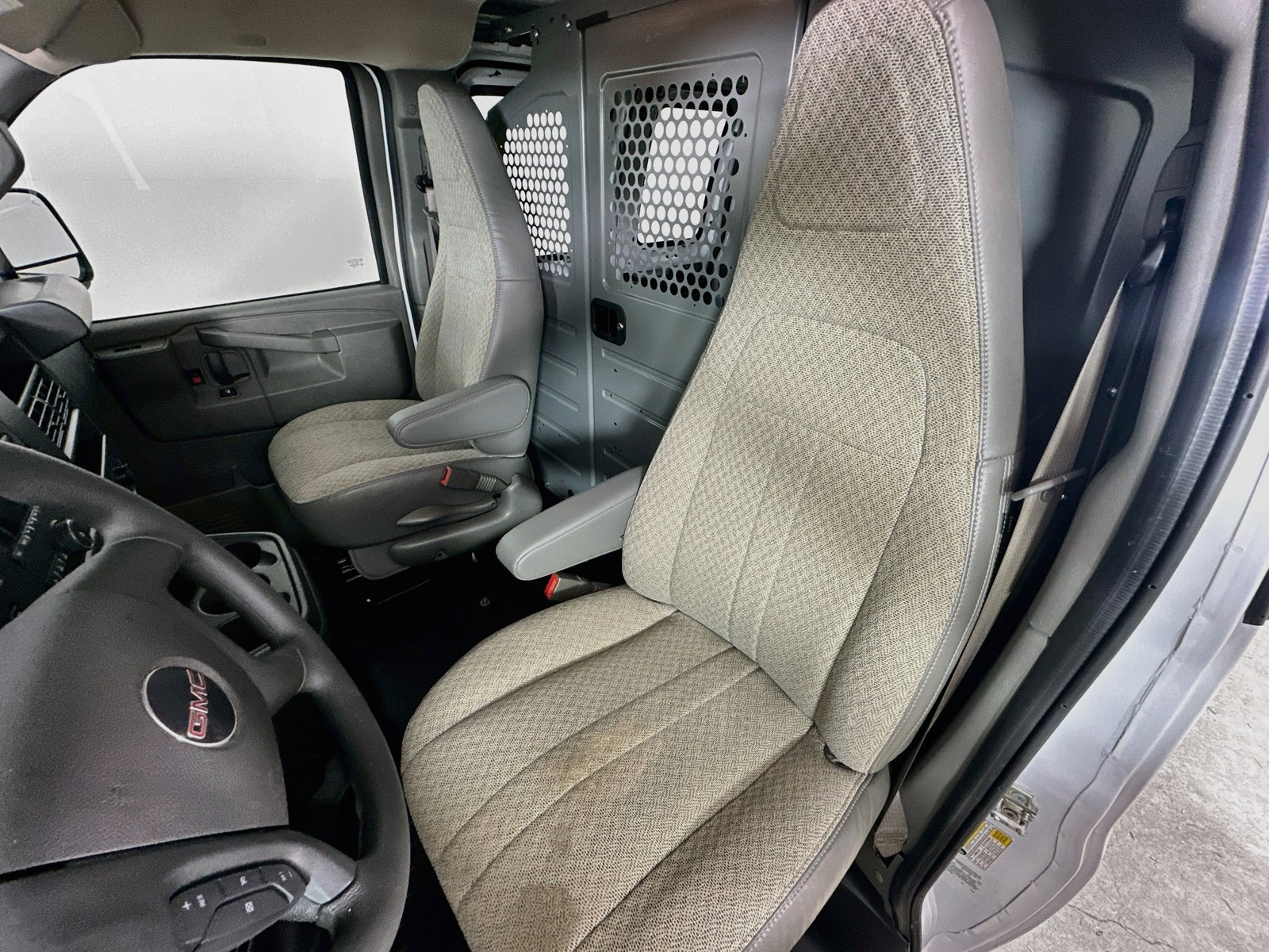 Used 2025 GMC Savana 2500 w/ Enhanced Convenience Package RWD image 28