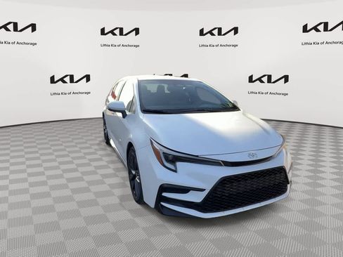 Used 2023 Toyota Corolla SE w/ SE Premium Package FWD image 2