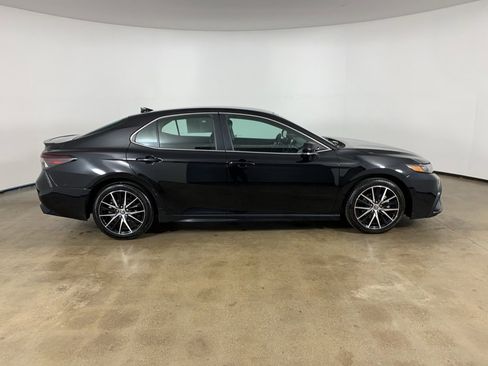 Used 2023 Toyota Camry SE image 5
