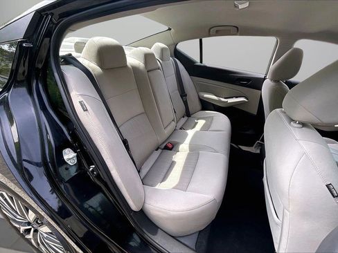 Used 2025 Nissan Altima 2.5 SV FWD image 23