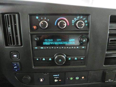 Used 2018 GMC Savana 2500 w/ Chrome Appearance Package image 20