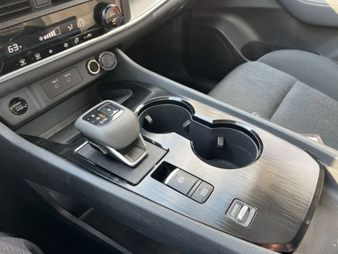 Used 2025 Nissan Rogue SV image 42