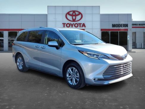 Certified 2024 Toyota Sienna Platinum image 7