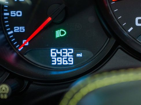 Used 2018 Porsche 911 Targa 4 GTS image 21