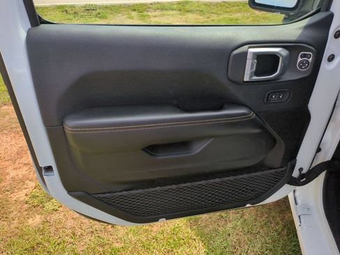 Used 2024 Jeep Wrangler Unlimited Sahara AWD/4WD image 13
