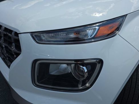 Used 2025 Hyundai Venue SEL FWD image 30