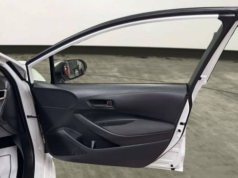 Used 2023 Toyota Corolla LE FWD image 17